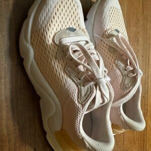 Women Sneakers 6.5